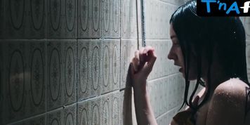 Georgia Eyers Breasts Scene  in Violett