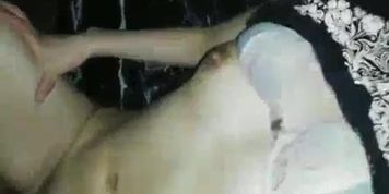 PUTITA DISFRUTANDO DOS VERGAS