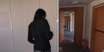 Real estate agent cheats on her boyfriend, gets anal fucked during visit by fake clients 0blryzf