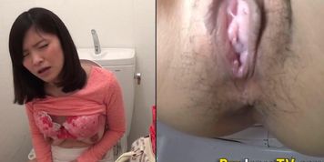 Japanese teen rubs bean