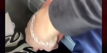 CE REBEU HETERO MA D&Eacute;FONC&Eacute;E EN VOITURE 