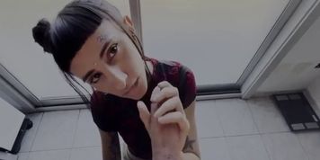 Bob Big Tula: I Screw A Fan And She Wants To Cum On My Chair Daily!