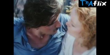 Svetlana Tormakhova Sexy Scene  in Zolotaya Svadba