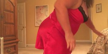 Chubby girl masturbates on cam