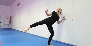 Karate girl learn us