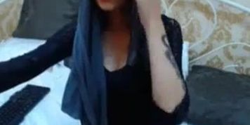 Arabic Webcam Girl Gets Naked And Plays