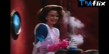 Nancy Mette Sexy Scene  in Meet The Hollowheads