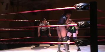women wrestling vertical suplex