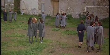 Emmanuelle in prison (Laura Gemser)