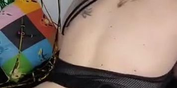 Bubblgummbabe fucks a black machine
