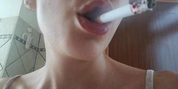 SMOKING DANGLE CIGARETTE