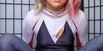 Spider Gwen solo