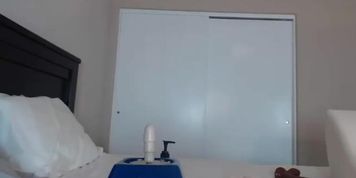 Amateur big booty cougar flashing ass on sybian