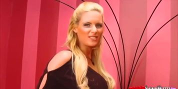 Bubble-butt Blonde Sucking and Fucking