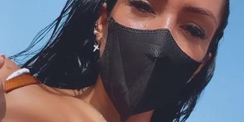 En vacaciones tambi&eacute;n pienso en ustedes by silviasiciliaxxx from OnlyFans | Coomer