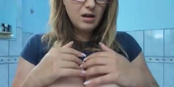 Nerdy hoe has some big tits! and loves to bounce them around too (camwhore)