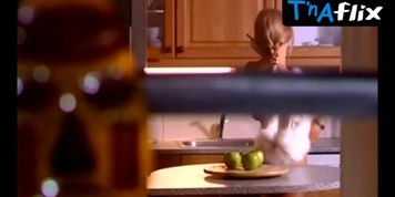 Elena Polyakova Sexy Scene  in Kvartirnyy Vopros