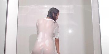 Kendra Roll Masturbates In The Shower