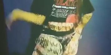 Anitta vagabunda rebolando gostoso!!