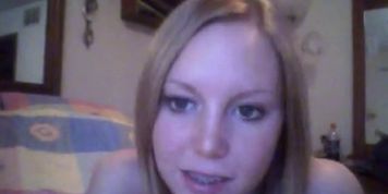 Tight webcam girl shows her body and bald pussy - video 1