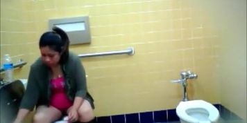 Curvy mommy urinates in the public WC