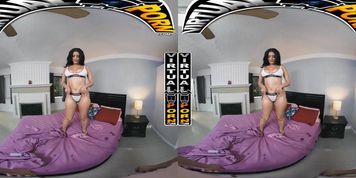 VR Latina Teen (Sophia Leone)