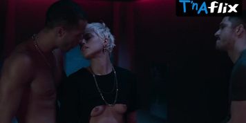 Agatha Moreira Sexy Scene  in Verdades Secretas