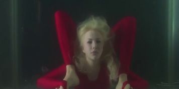 zlata underwater contortion