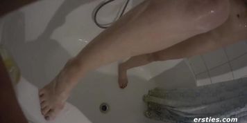Mona, Vanessa X  in the shower (Vanessa Vox, Yvette Yukiko)