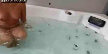 Lily_is_naked_
