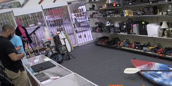 Fooled pawnshop newbie facialized