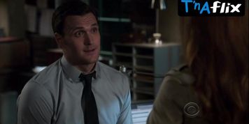 Amanda Righetti Underwear Scene  in The Mentalist