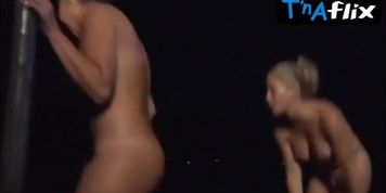 Kendra Wilkinson Breasts,  Bush Scene  in Kendra On Top
