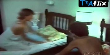 Esther Ferre Sexy Scene  in Un Permiso Para Ligar