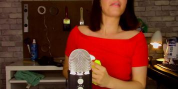 Angelique Asmr kissing Mic