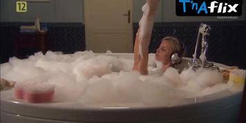 Malgorzata Foremniak Sexy Scene  in I Kto Tu Rzadzi