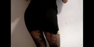 ass shaking girls