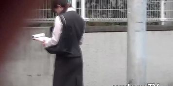 Japanese women in high heels are a subject of sharking