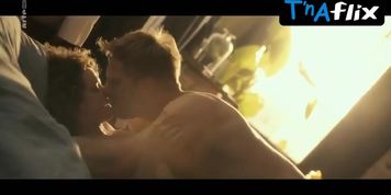 Karoline Barsch Sexy Scene  in Ernellaek Farkaseknal