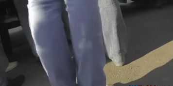1St-class public upskirt movie