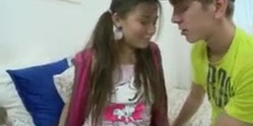 lilo le entrega el ano a su amigo (Paulina Seikola)