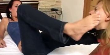 Brazilian_lesbian-foot-slave-smell-lick-her-feet