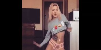 Twerking booty damn