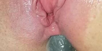 Katrin bereits zum 2.Squirt  in Hochform aufgelaufen