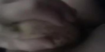 Je m'appr&ecirc;tais &agrave; manger cette banane lorsque mon ami m'a lanc&eacute; ce d&eacute;fi ( i hate you xD)