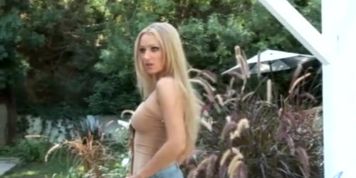 Gorgeous milf loves to have fun with toys (Diana Doll)