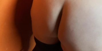 Arsch versohlen in Spandex