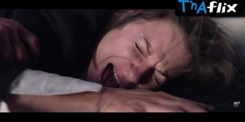 Julie Mejean Butt Scene  in Appartement A Vendre