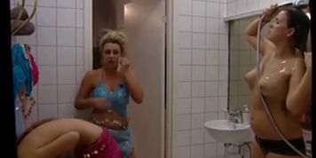 Svenska topless flickor p TV