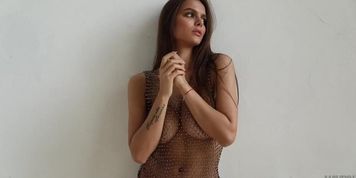 GLAM1 Busty Brunette
